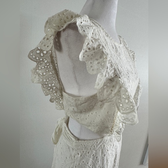 New ELEGANT WHITE LACE JUMPSUIT CUT OUT WITH BAND SLEEVE DETAILED - Picture 7 of 11
